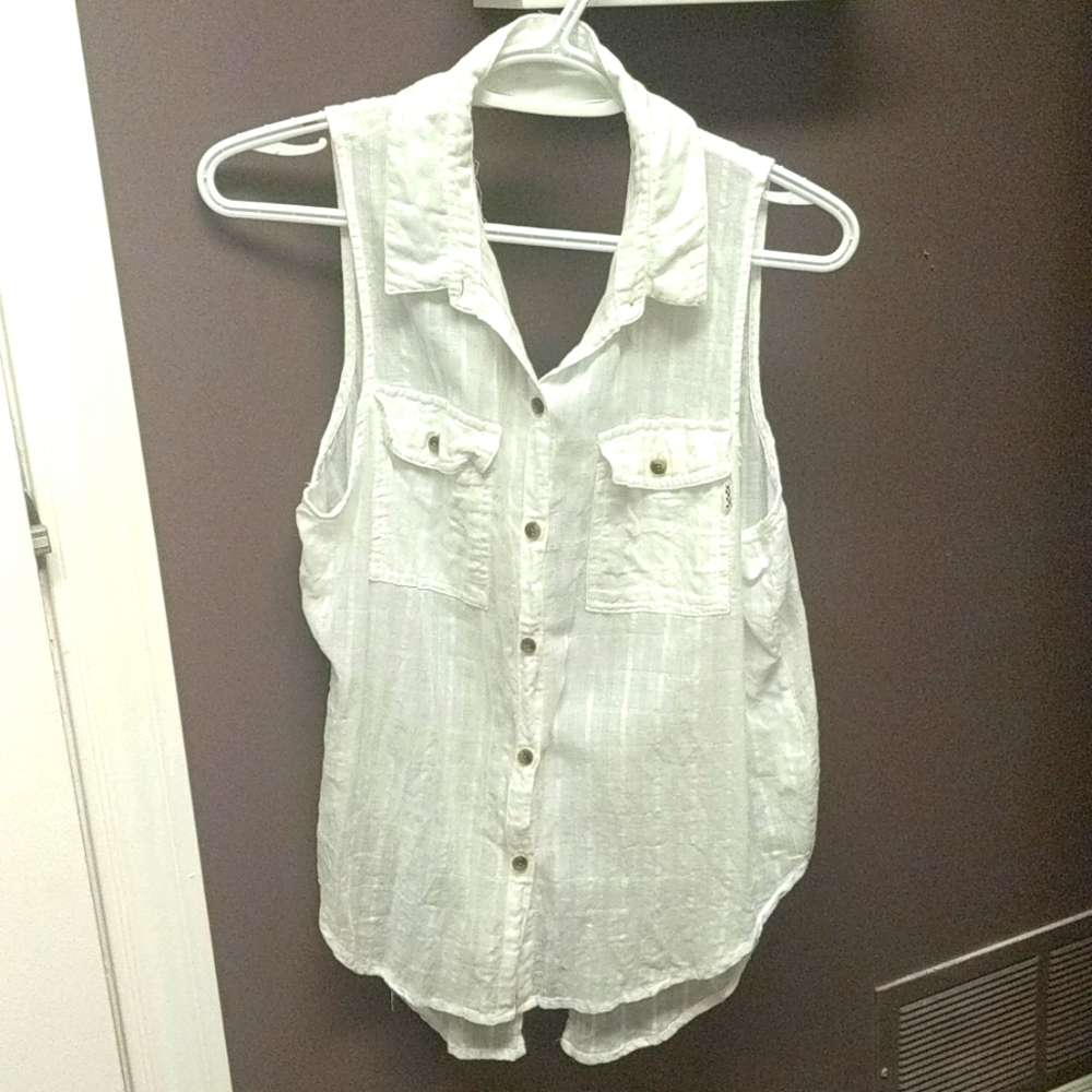 Sleeveless white vans top